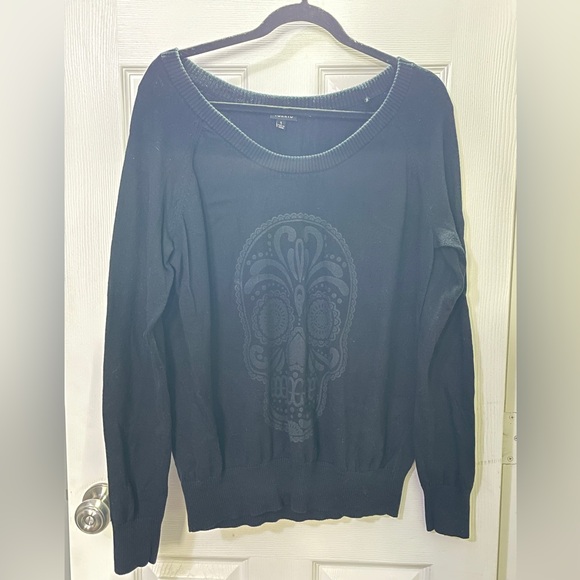 Women’s black sweaterer with sugar skull print - Picture 1 of 4